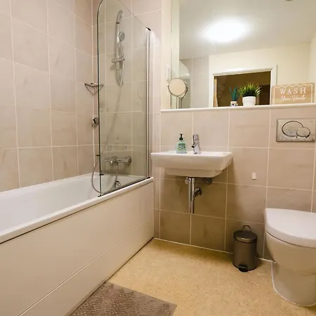 Centre Harbourside 2 Bedrooms 2 Bathrooms בריסטול