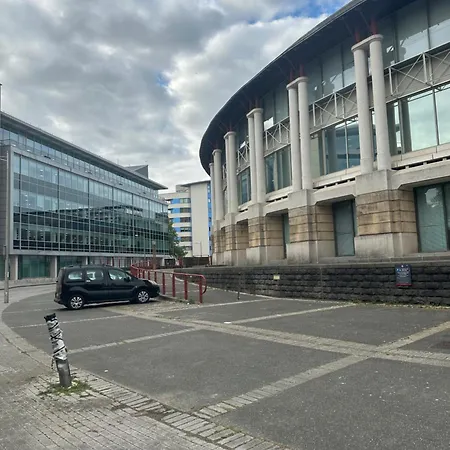 Centre Harbourside 2 Bedrooms 2 Bathrooms *